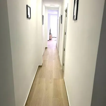 Beautiful & Shiny Apartment *